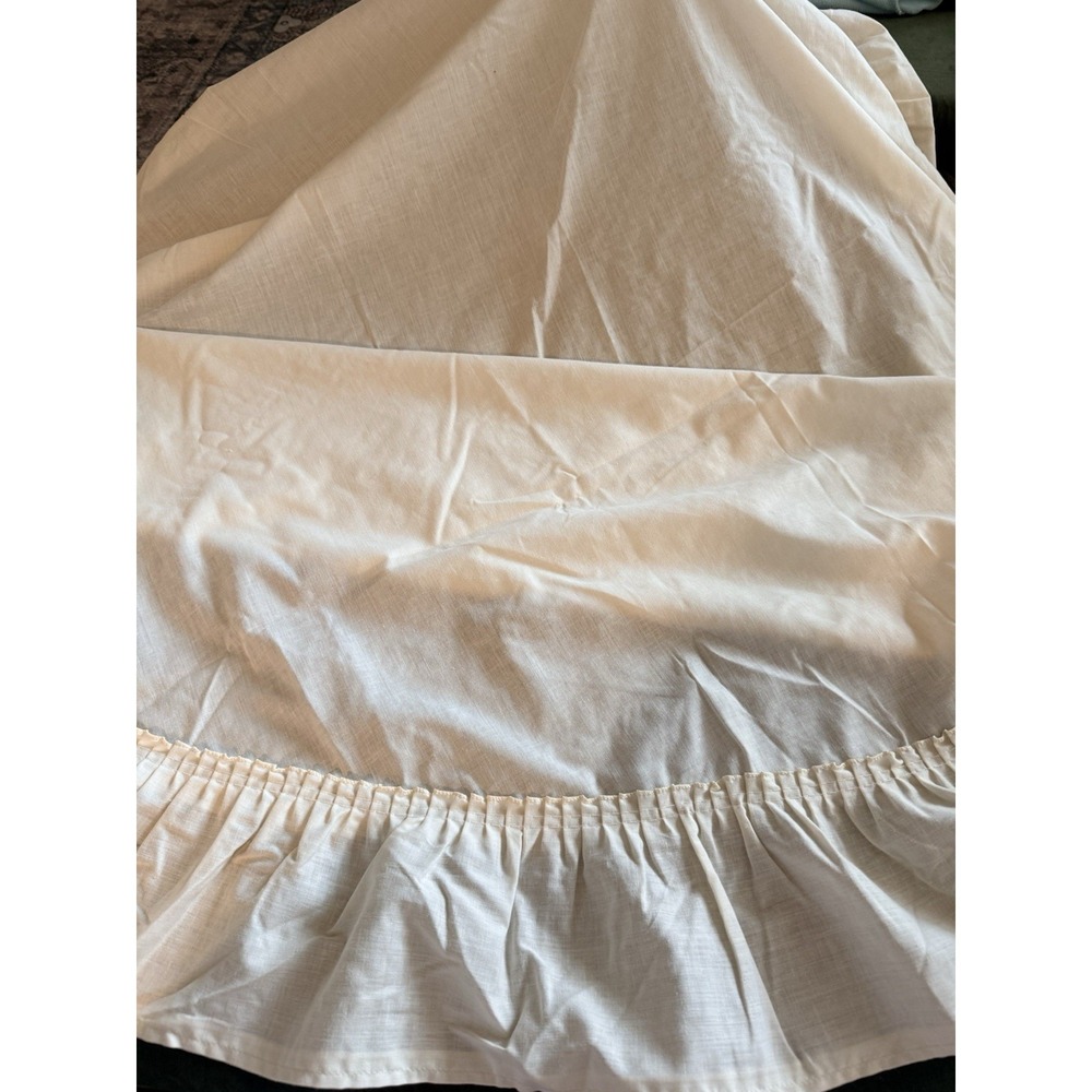 White Oval Tablecloth Ruffle Border Traditional Dining Kitchen Decor 68x66‎